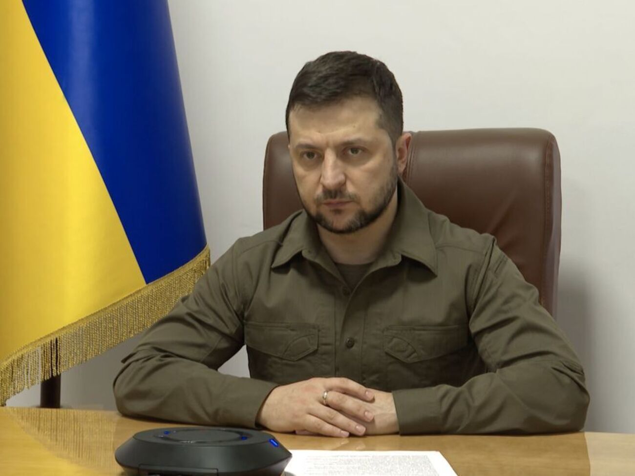 Зеленский: Дороги из украинских городов напоминают съемочную площадку постапокалиптического фильма с сотнями сожженных и расстрелянных машин