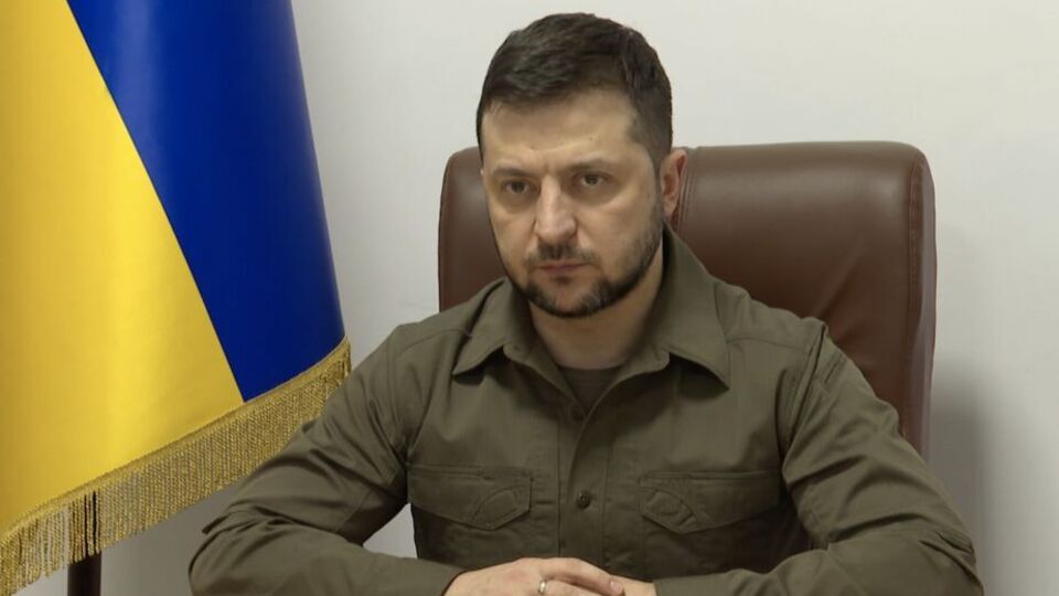 Зеленский: Дороги из украинских городов напоминают съемочную площадку постапокалиптического фильма с сотнями сожженных и расстрелянных машин