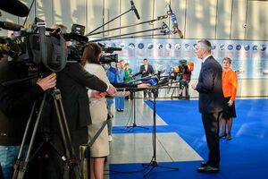 Столтенберг выразил обеспокоенность риторикой России