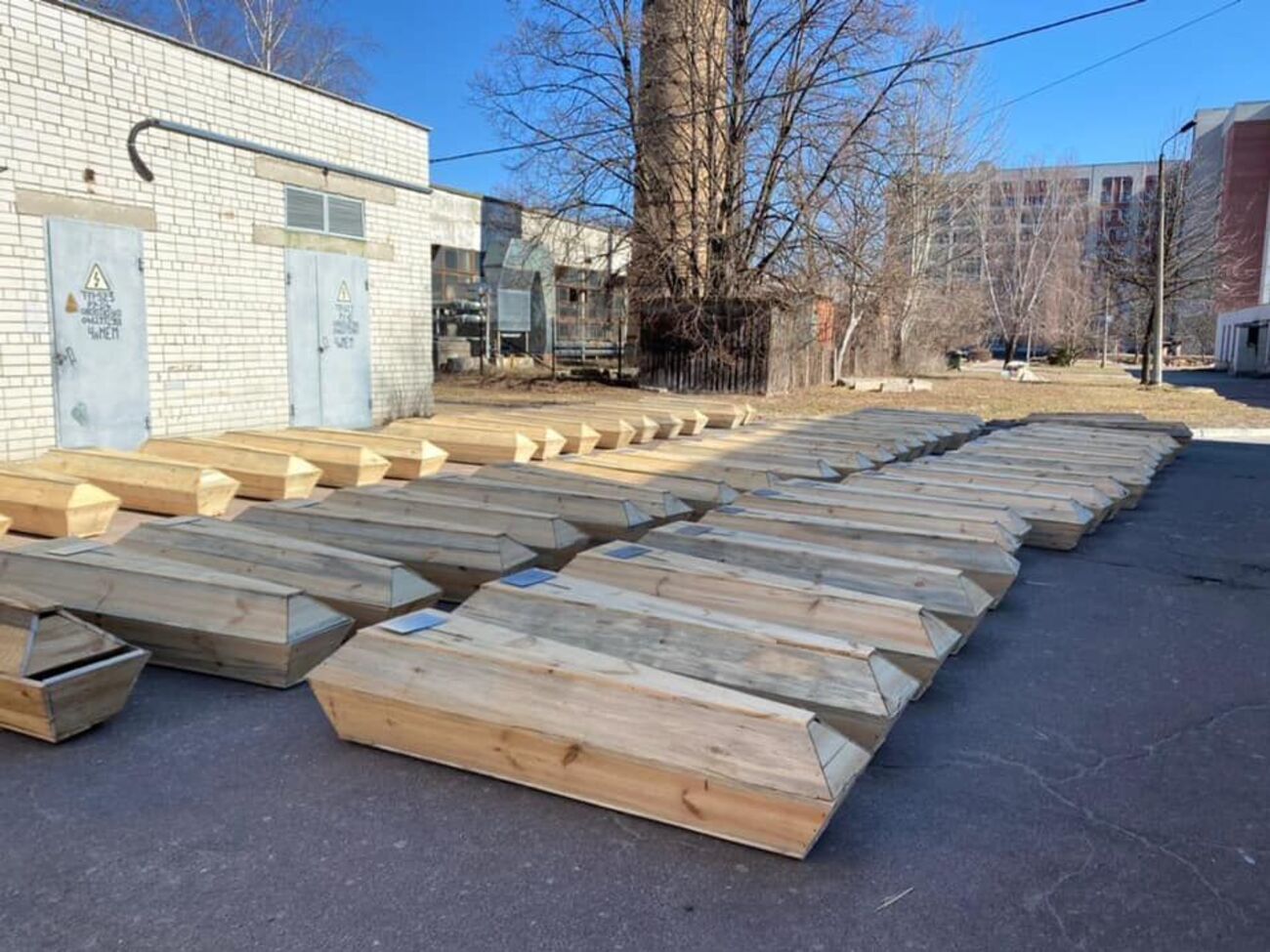 Загиблих жителів Чернігова зараз ховають на закритих кладовищах, оскільки робоче розташоване в зоні бойових дій, сказав мер