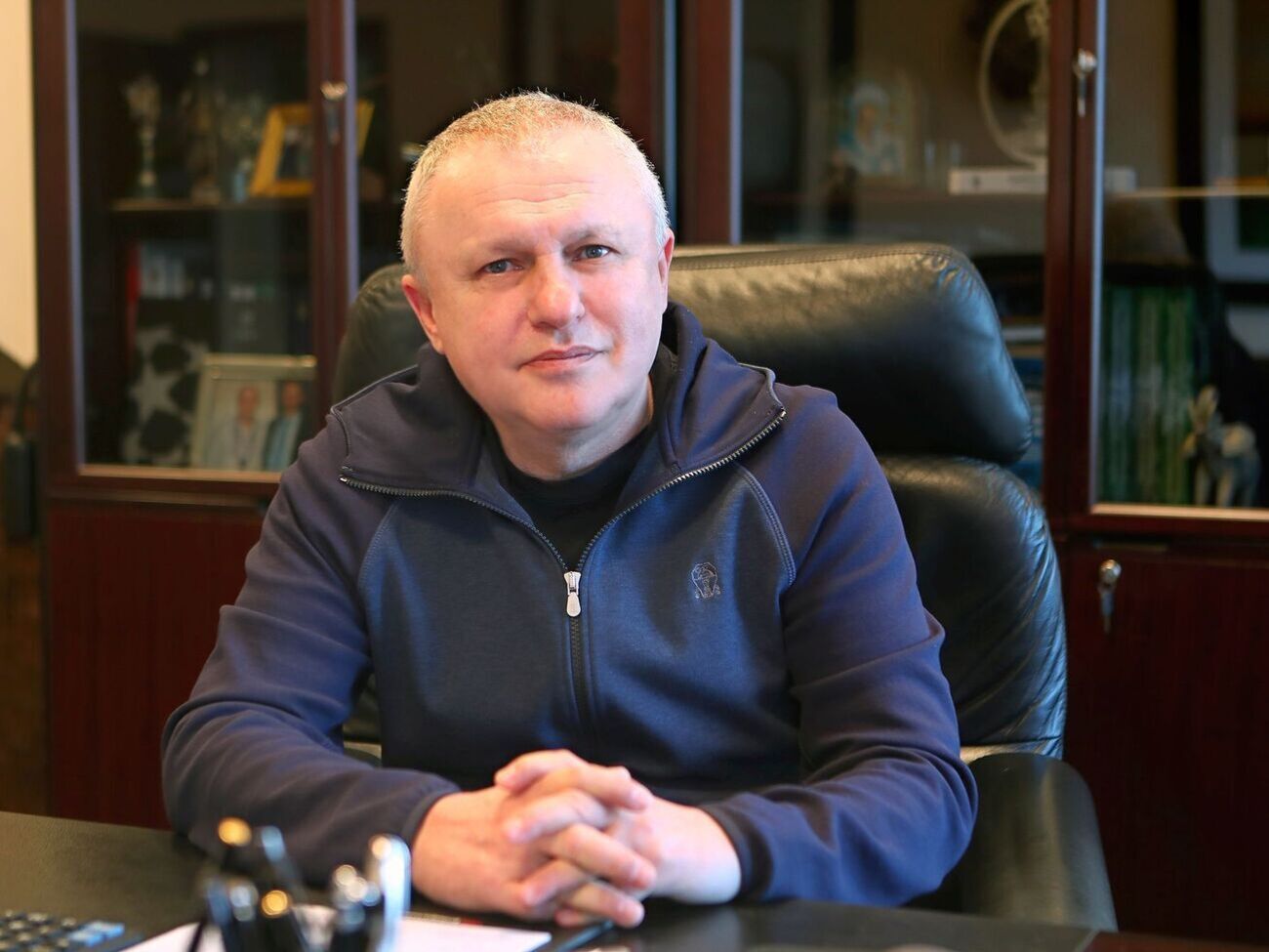 В пресс-службе напомнили, что Суркис финансирует как гуманитарные, так и военные нужды Украины