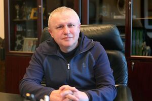В пресс-службе напомнили, что Суркис финансирует как гуманитарные, так и военные нужды Украины