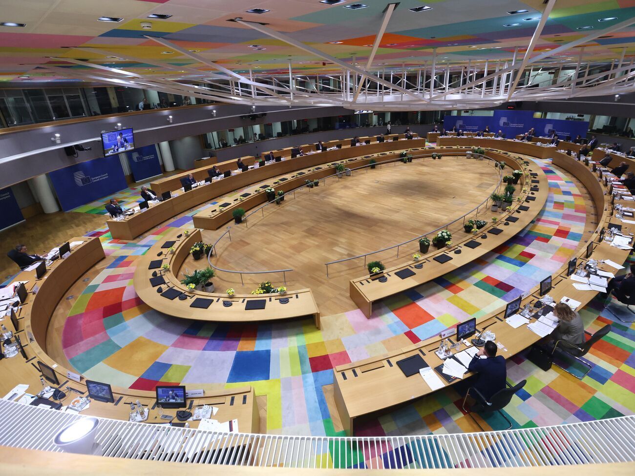 На саміті ЄС ухвалили заяву про політичну, фінансову та гуманітарну підтримку України