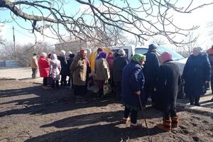 До населених пунктів також вдалося доставити харчові продукти та інші товари першої необхідності