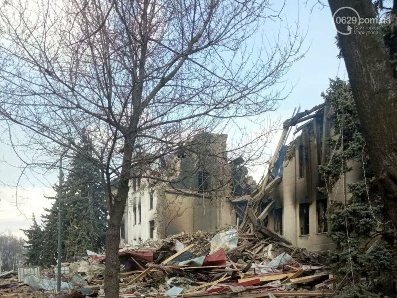 Драматичний театр, у підвалі якого ховалися від війни мирні жителі, окупанти знищили 16 березня