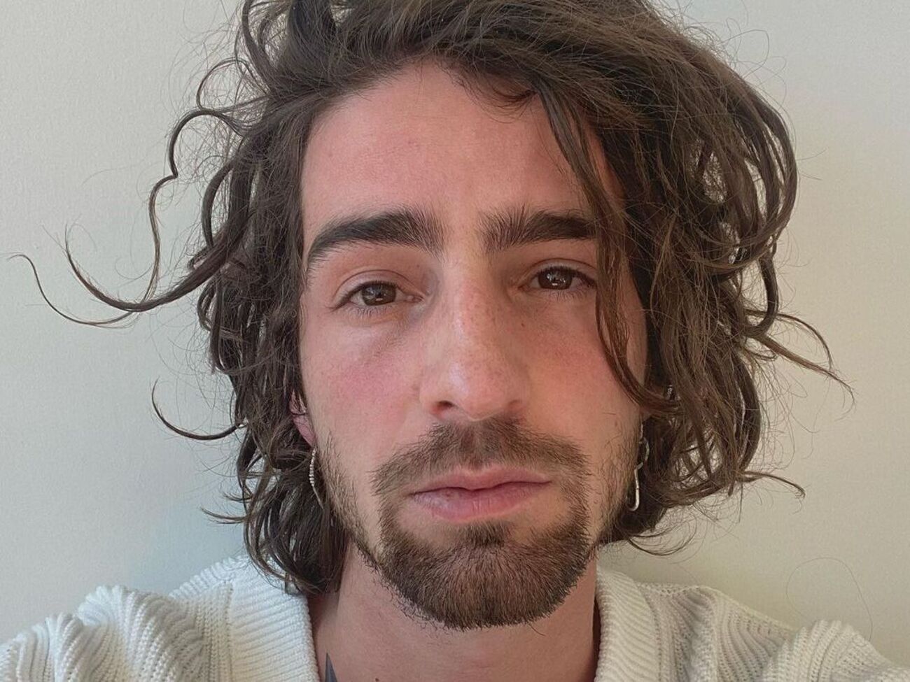 Dantes: "Сирена воет, гаснут фонари, в&nbsp;подвалах жизнь рождается в любви"