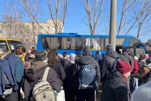 Колонна, которая привезла гуманитарную помощь, эвакуировала сотни мелитопольцев в Запорожье