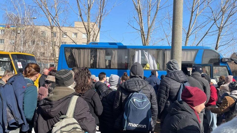 Колонна, которая привезла гуманитарную помощь, эвакуировала сотни мелитопольцев в Запорожье