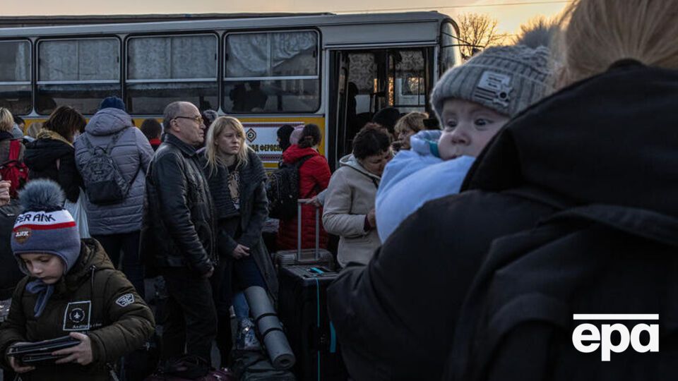 Тысячи жителей смогли уехать из Мариуполя, еще десятки тысяч людей остаются в осажденном городе