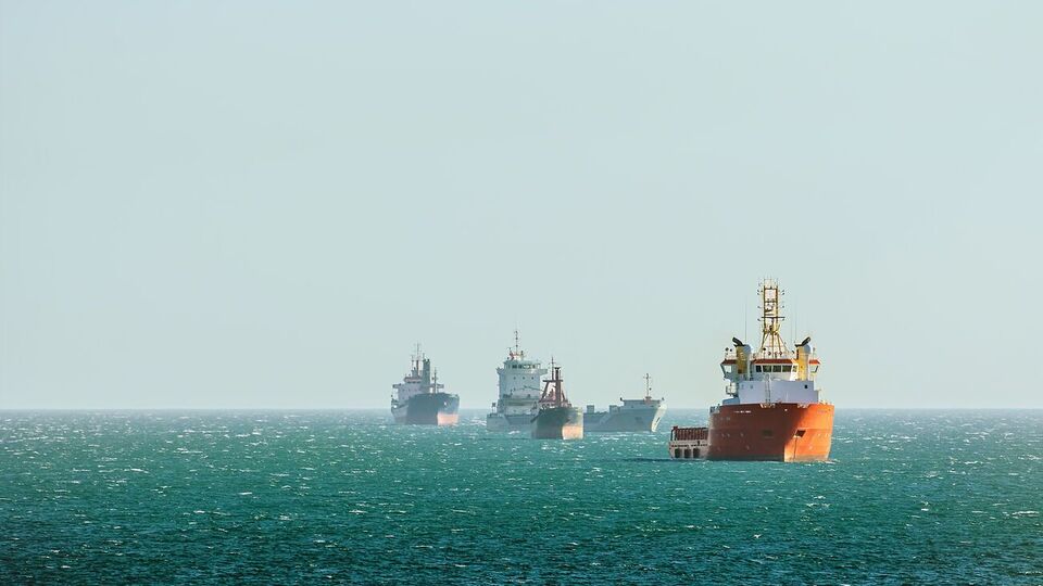 Россия атаковала гражданские суда в Черном море после начала вторжения в Украину