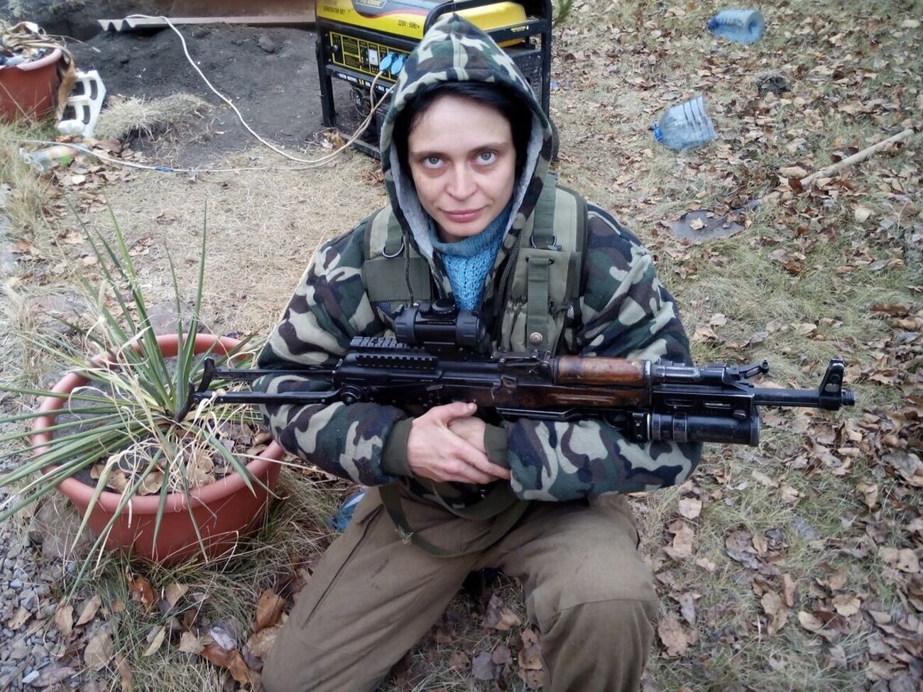 За інформацією "Миротворця", Багіра приєдналася до бойовиків "ДНР" як коригувальниця, а потім стала снайперкою