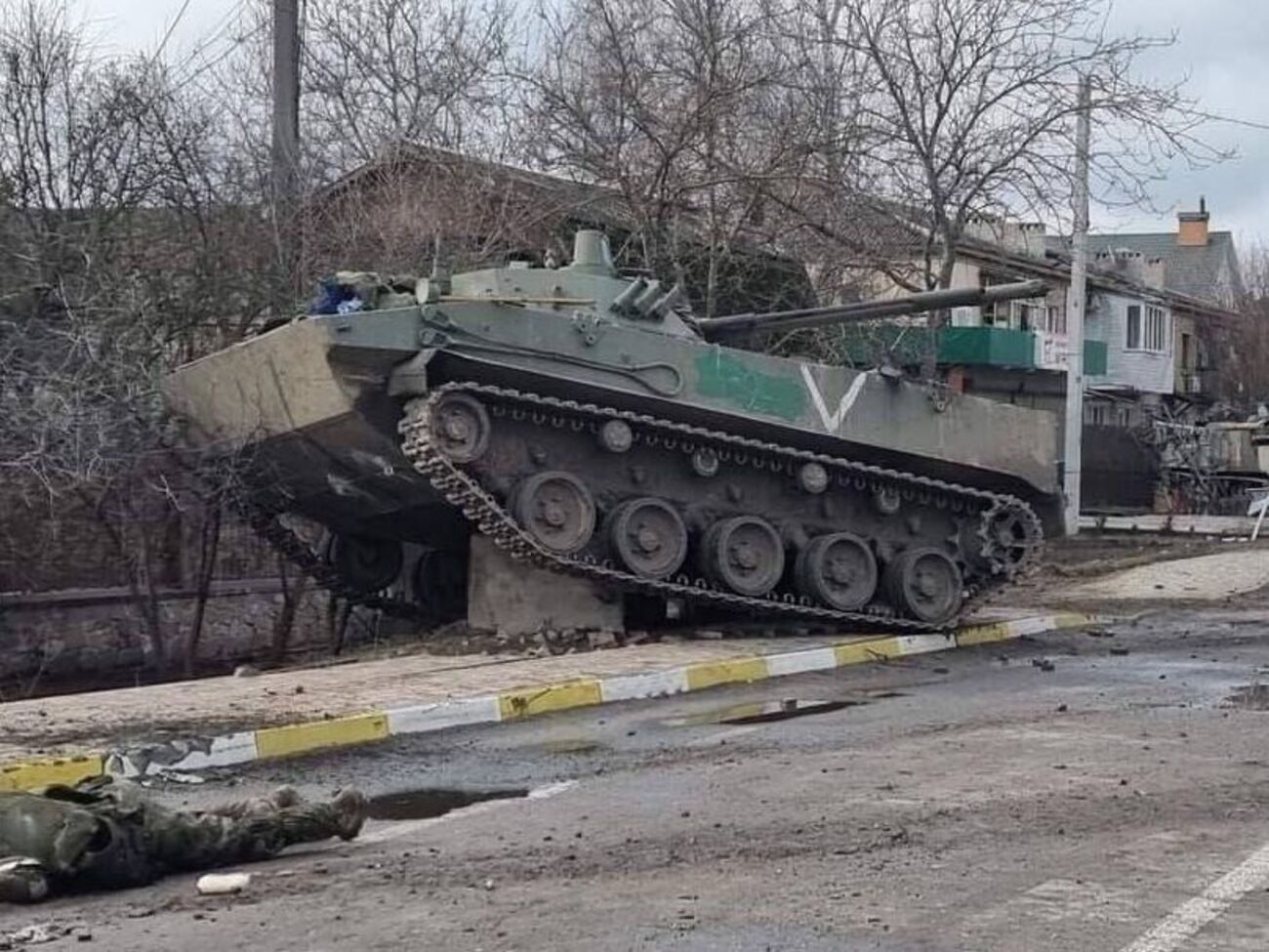 По данным украинской разведки, в РФ создают места для хранения техники, выведенной из строя на поле боя