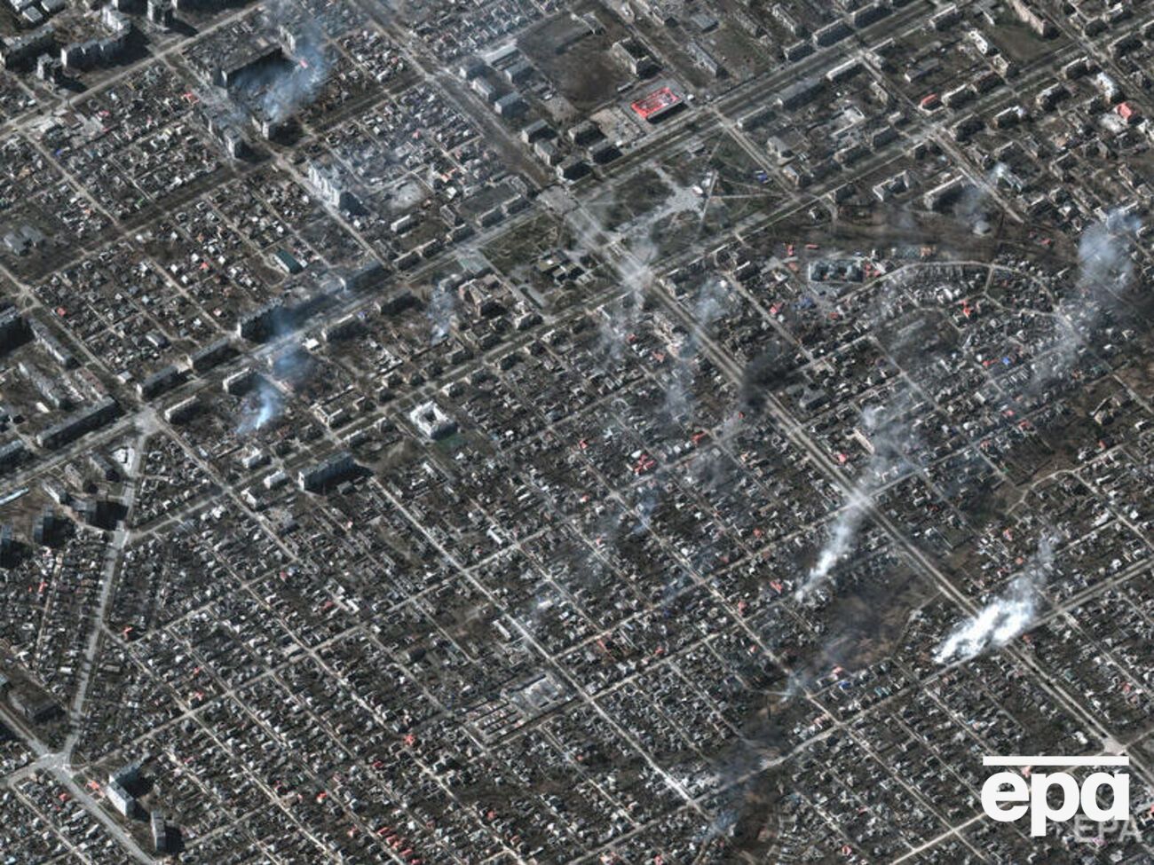 За словами Прокопенка, зараз на вулицях Маріуполя лежить велика кількість трупів і їх ніхто не прибирає