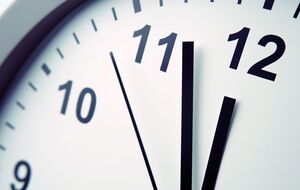 Стрелки часов в 3.00 переводятся на один час вперед