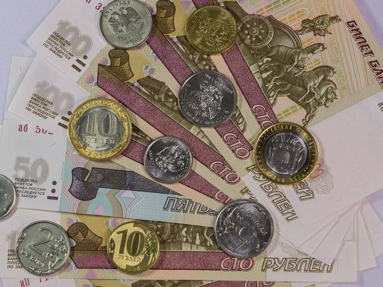 Байден зазначив, що один долар дорівнює 200 рублям