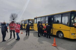 Людей евакуювали із трьох областей