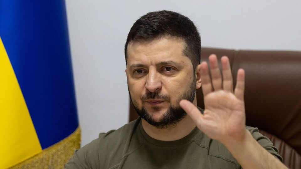 Із Дудою Зеленський (на фото) спілкувався через відеоканал