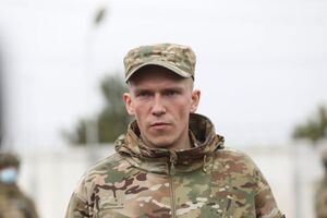 Денис Прокопенко: Я никогда не сомневался в своих ребятах. Но тот героизм, который они демонстрируют здесь... Бойцы получают третье, четвертое ранение и говорят: "Командир, я готов идти в бой через пару дней, когда встану опять на ноги"