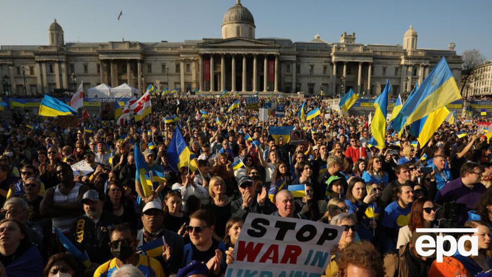 Тысячи британцев вышли в поддержку Украины