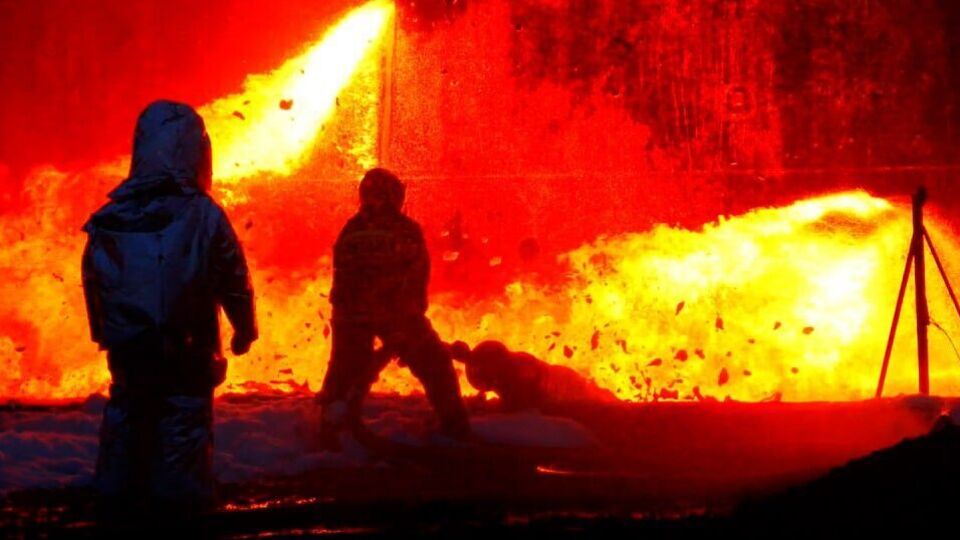 Пожежу на нафтобазі у Львові рятувальники гасили протягом усієї ночі