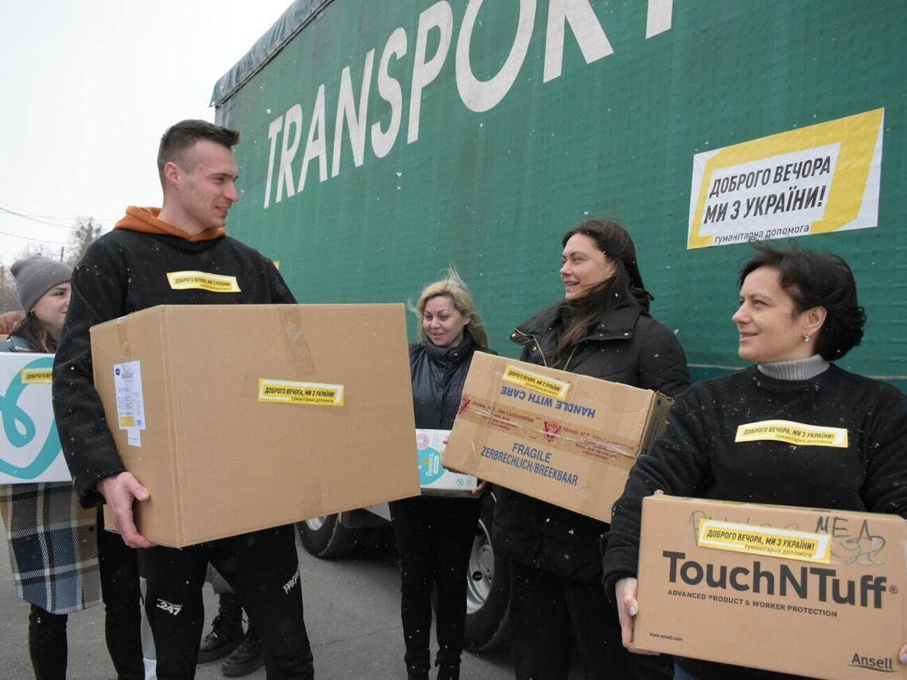 Распределением и доставкой гуманитарных грузов занимаются штаб и областные хабы