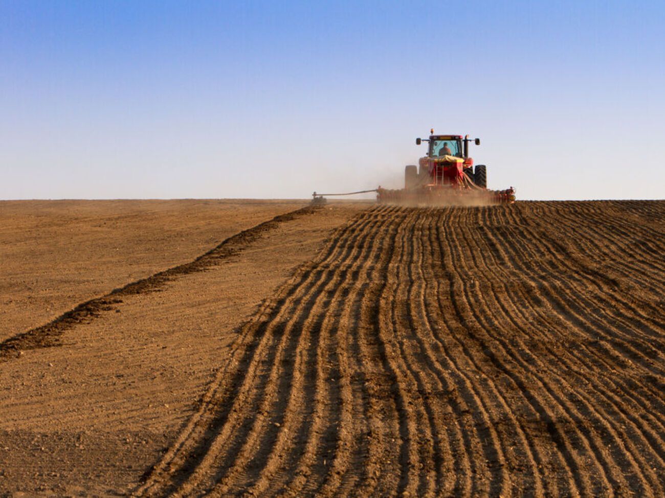 Працівників та техніку, які залучені у посівній кампанії, бронюють від мобілізації та вилучення