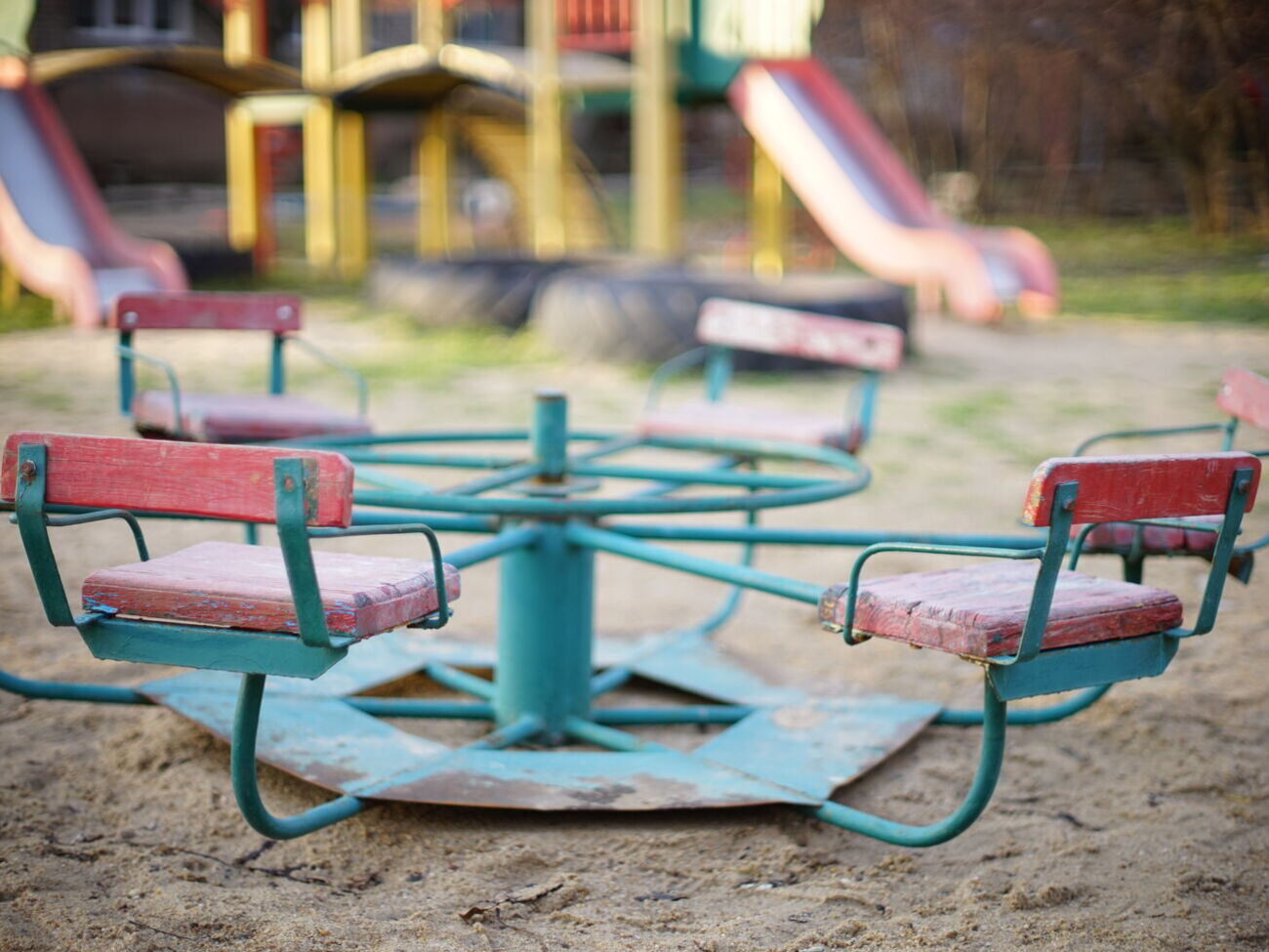 216 детей получили ранения в результате обстрелов и бомбардировок