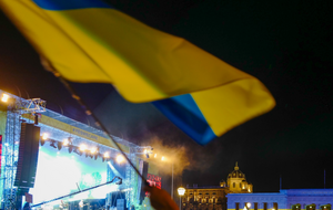 Концерт проходил под лозунгом #YesWeCare ("Да, нас волнует")