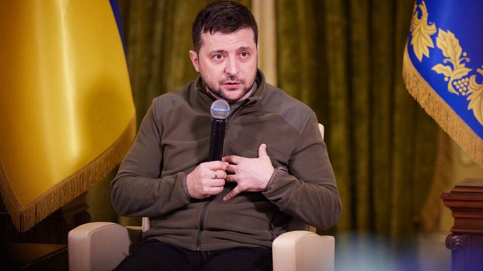 Зеленский подчеркнул, что ему есть о чем поговорить с Путиным