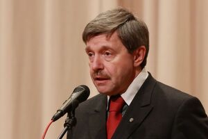 Города США сейчас пестрят украинскими флагами. Перед промежуточными выборами этот фактор учтут и Демократическая, и Республиканская партия
