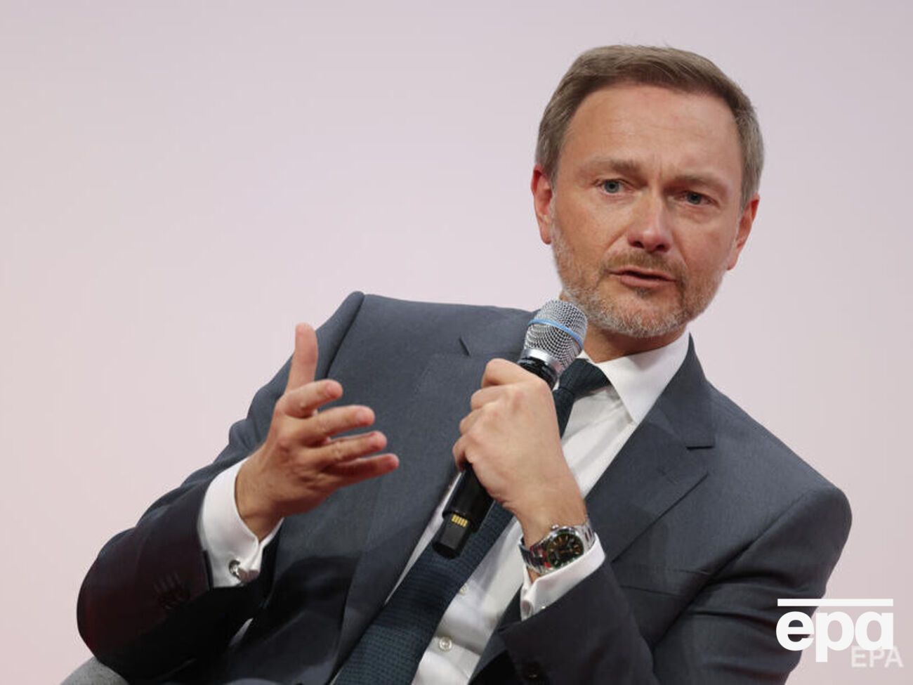 За словами українського посла, Лінднер не вважав за потрібне допомагати Україні, оскільки був упевнений, що РФ дуже скоро захопить її