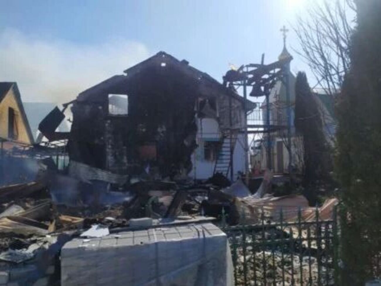 Кілька снарядів влучили по території обителі жіночого монастиря