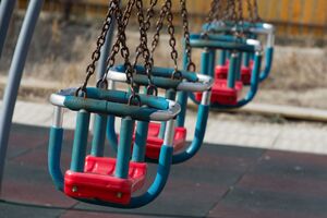 По данным Офиса генпрокурора, 28 марта в Луганской области от полученных минно-взрывных травм погиб трехлетний ребенок