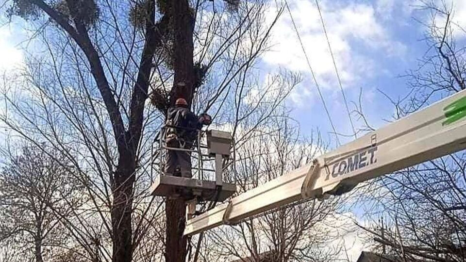 В Киевской области удалось частично восстановить электроснабжение для 52 тысяч семей