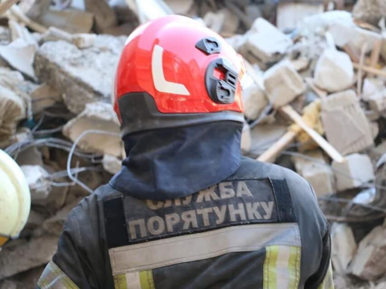 Співробітники ДСНС вивільнили з-під завалів 18 людей