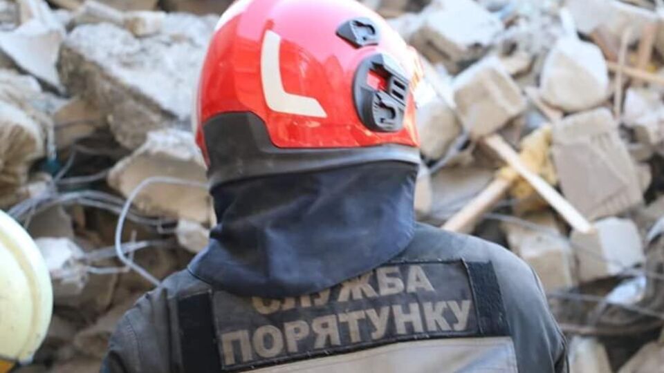 Співробітники ДСНС вивільнили з-під завалів 18 людей