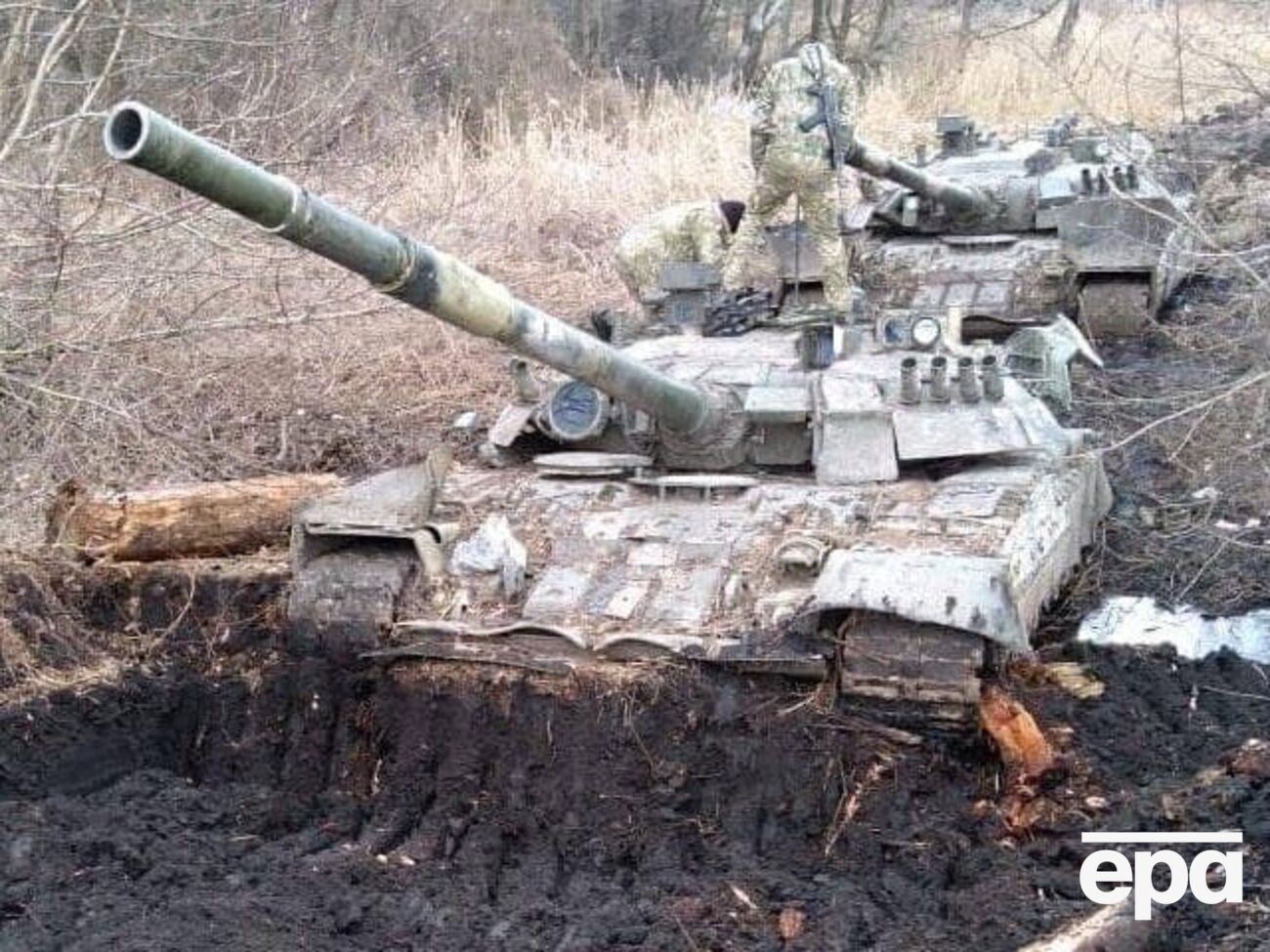 За даними Генштабу, місцеві жителі хотіли спалити російську техніку, щоб ворог не відбив її назад