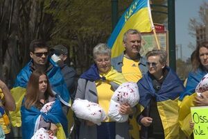 На Маршах украинских матерей почтили память детей, погибших от российской агрессии в Украине