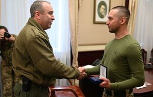 Военнослужащий встретился с главой ОГА