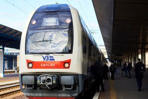 Посадка на эвакуационные поезда приоритетна для детей, женщин и пожилых людей