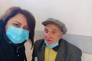 Мужчина отдал все сбережения, которые он собирал в течение своей жизни