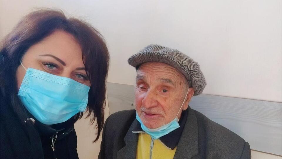 Мужчина отдал все сбережения, которые он собирал в течение своей жизни