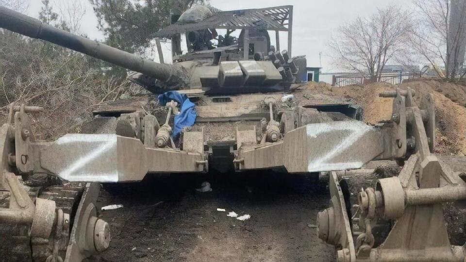 По словам Бутусова, Таманская дивизия РФ бросает десятки единиц боевой техники и массово сдается в плен