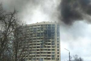 Окупаційні війська РФ завдають ударів, зокрема, по житлових кварталах Чернігова
