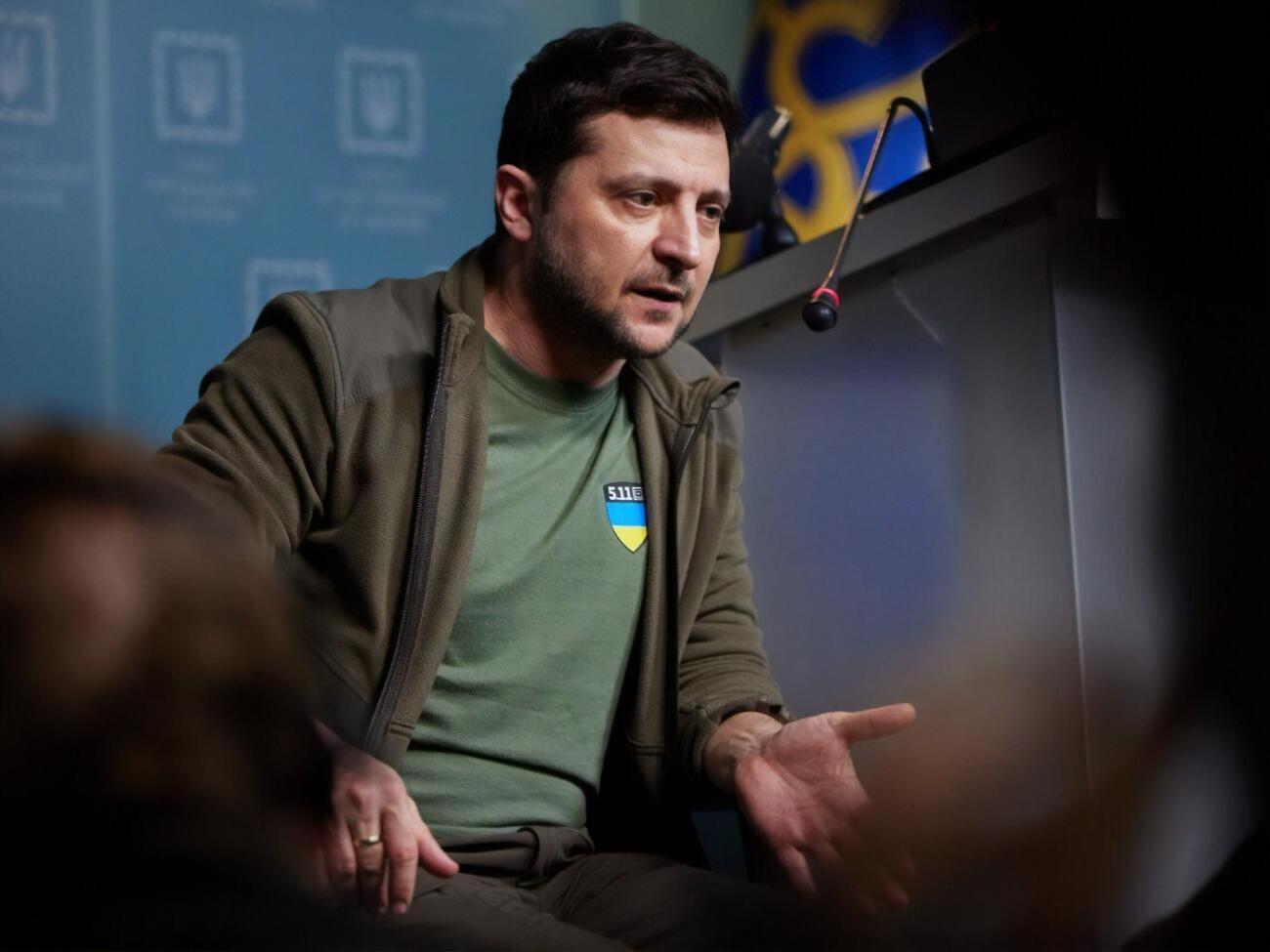 Володимир Зеленський: Я хочу подякувати тим країнам, які зараз нас підтримують, передають зброю, це правда, ми вдячні. Але я вважаю, що запізно