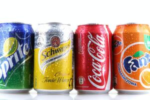 Бренди Sprite, Schweppes, Coca-Cola і Fanta належать компанії Coca-Cola