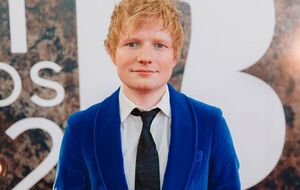 Ширан о благотворительном концерте в пользу Украины: Большое спасибо, что пришли. Это такое важное дело. И для меня большая честь быть здесь