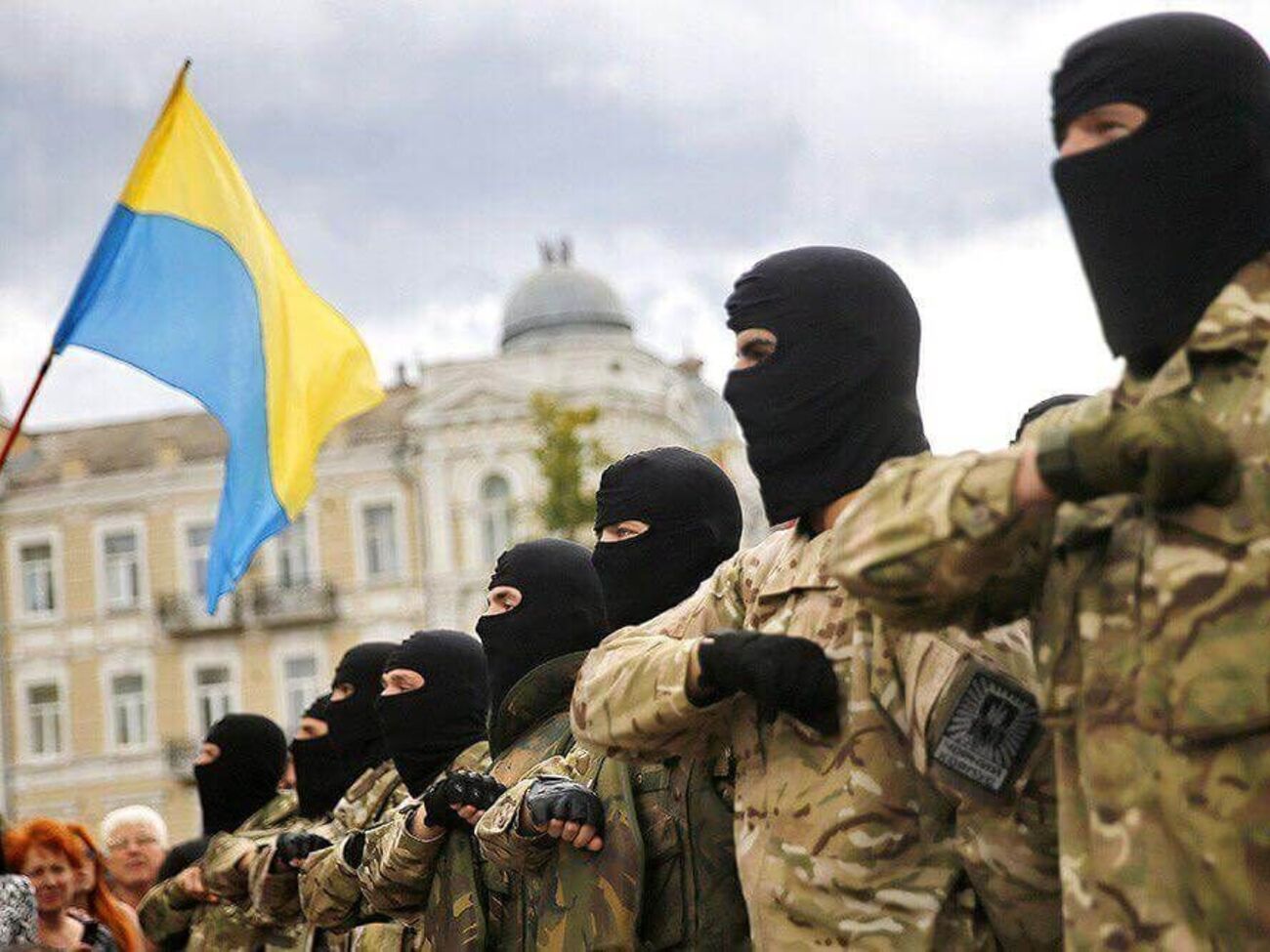 Полк "Азов" прокомментировал ранение чеченца, заявив, что тот&nbsp;получил&nbsp;ранения&nbsp;после неудачного штурма пустого дома