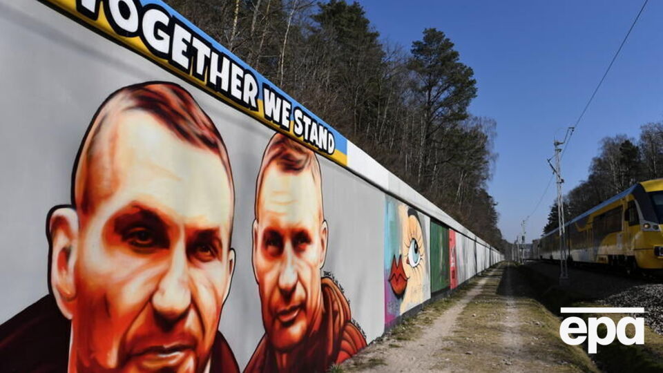 Newsweek Polska розмістив фото братів Кличків на обкладинку свіжого номера