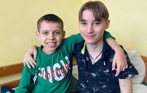 12-річному Юрі та 15-річному Ігореві провели трансплантацію нирок